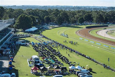 Warwick Farm Racecourse .